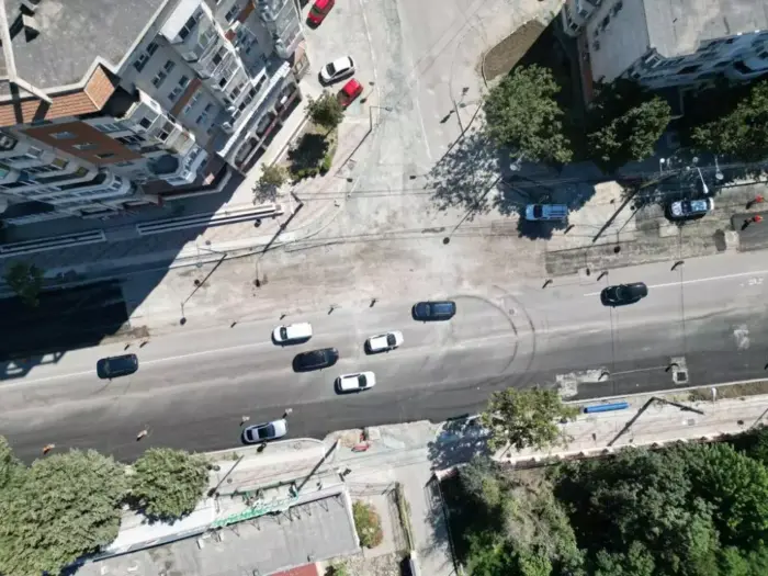 Se asfaltează intersecția bulevardului Alexandru Lăpușneanu cu strada Nicolae Iorga