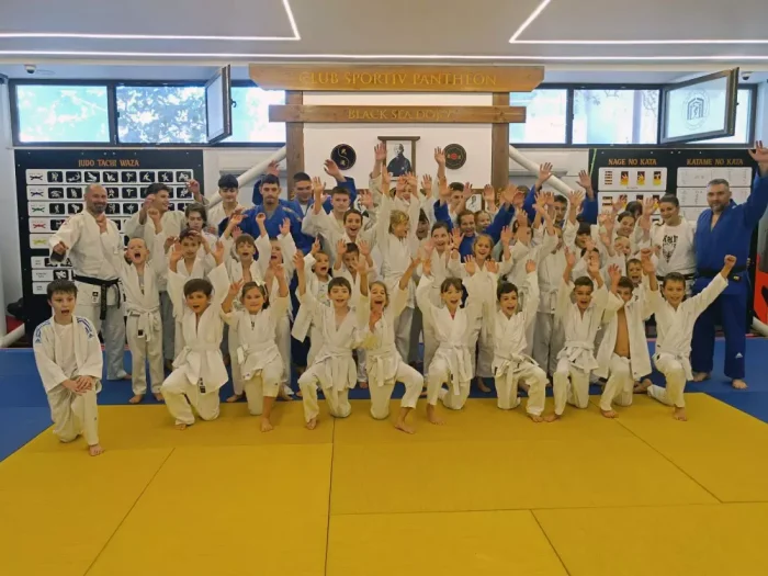 Zeci de sportivi s-au antrenat împreună de Ziua Internațională a judo-ului