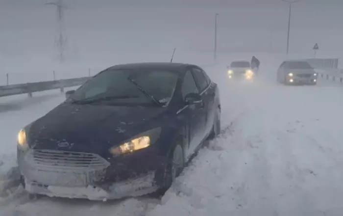 Zeci de localități fără apă și curent, o porțiune din Autostrada A2 închisă, 24 de trenuri anulate