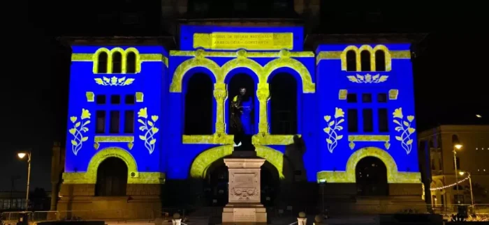 Clădiri în paragină sau renovare, iluminate arhitectural pentru a atrage turiști