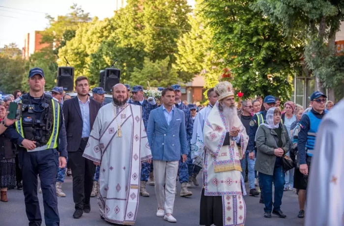 IPS Teodosie, alături de candidatul PNL pentru Primăria Mangalia: procesiune religioasă și/sau campanie electorală?