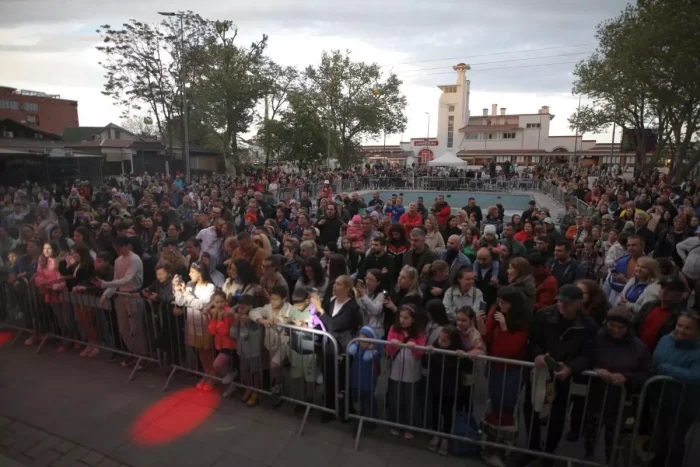 Concert anulat în Mamaia azi, din cauza ploii. Programul de mâine