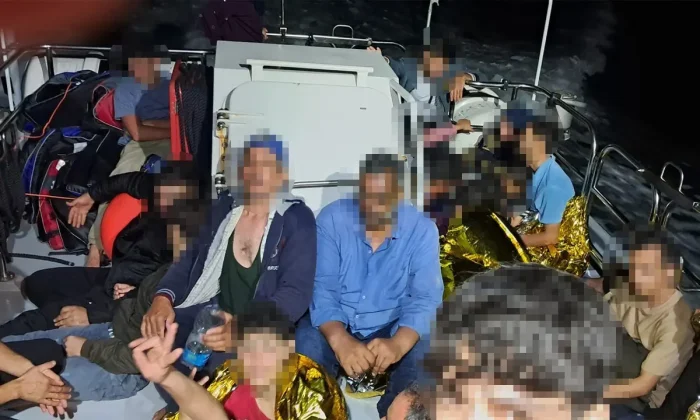 Polițiștii de frontieră români au recuperat din Marea Mediterană 79 de migranți care voiau să intre ilegal în Europa