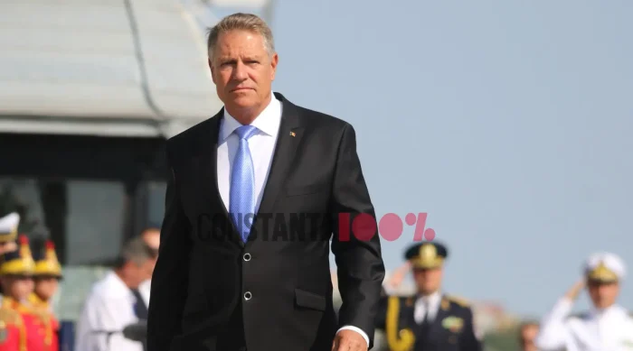 Klaus Iohannis a decorat cu Ordinul „Meritul pentru Învăţământ” un liceu din județul Constanța care a avut numai doi elevi la Bacalaureat – unul a picat