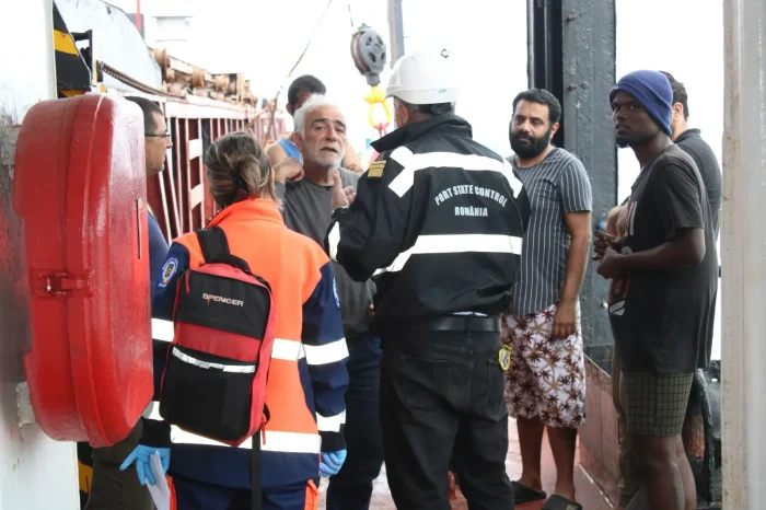 Navă cu 18 marinari la bord, abandonată pe Dunăre