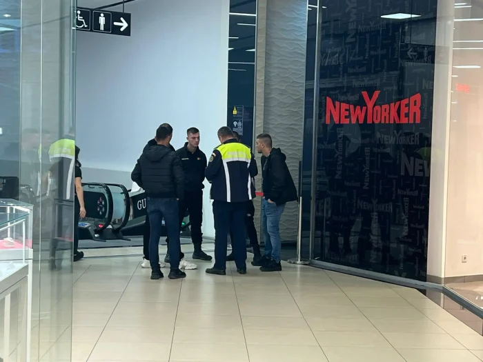 Un bărbat și-a fi tăiat gâtul la City Mall